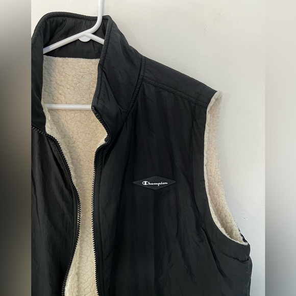 (SIZE M/L) Champion Reversible Sleeveless Sherpa Jacket Vest Black and creamish - Picture 4 of 6